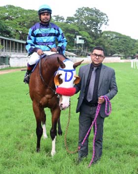 Absolute Conquerer (R Shiva Kumar up) winner of the SEABISCUIT PLATE, being led in by trainer Vishal Yadav on Thursday racecs at Mysore.